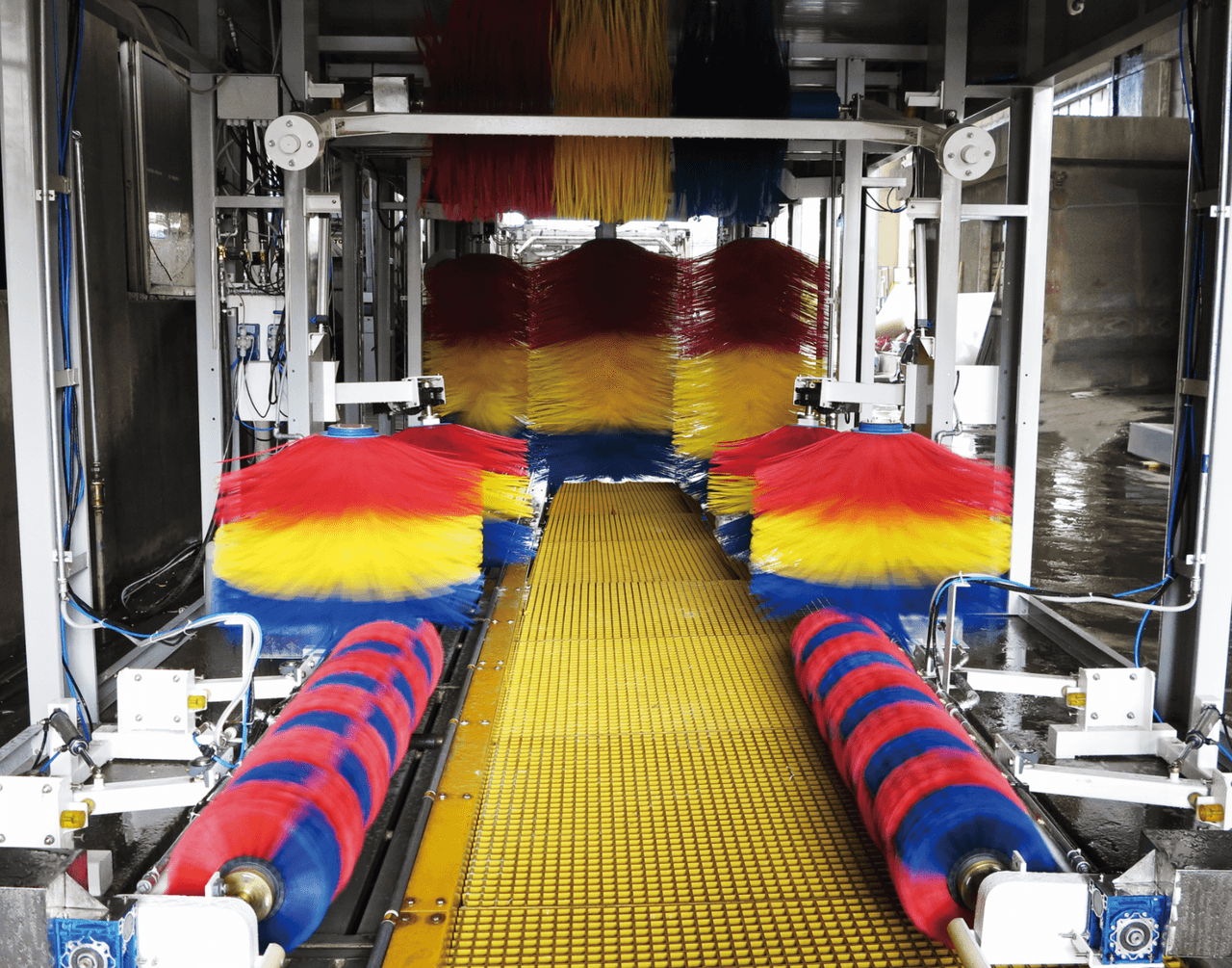 High-pressure pre-wash with motorized sweep of HyTian tunnel car wash system